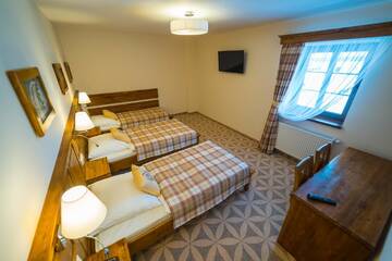 Фото номера Deluxe Triple Room (***) Отель Zajazd Chyżne г. Chyżne 4